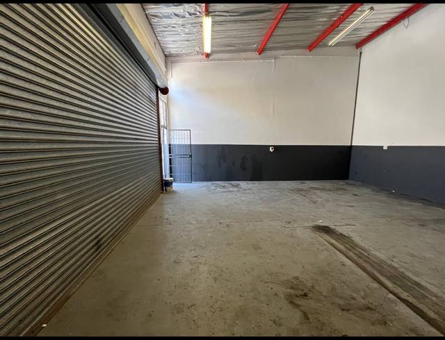 68M² WAREHOUSE TO LET IN FONTAINEBLEAU
